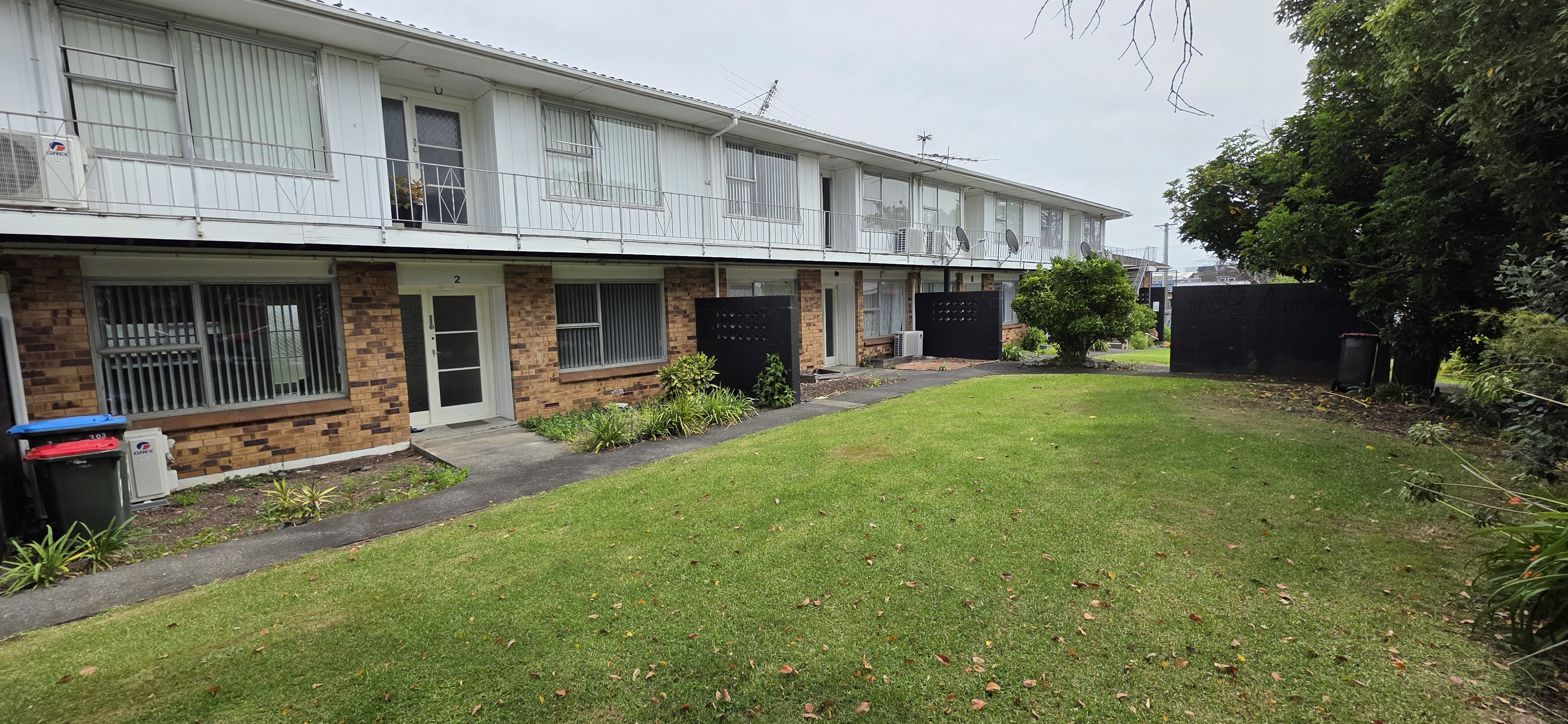 1 bed 1 bath with parking water and lawns