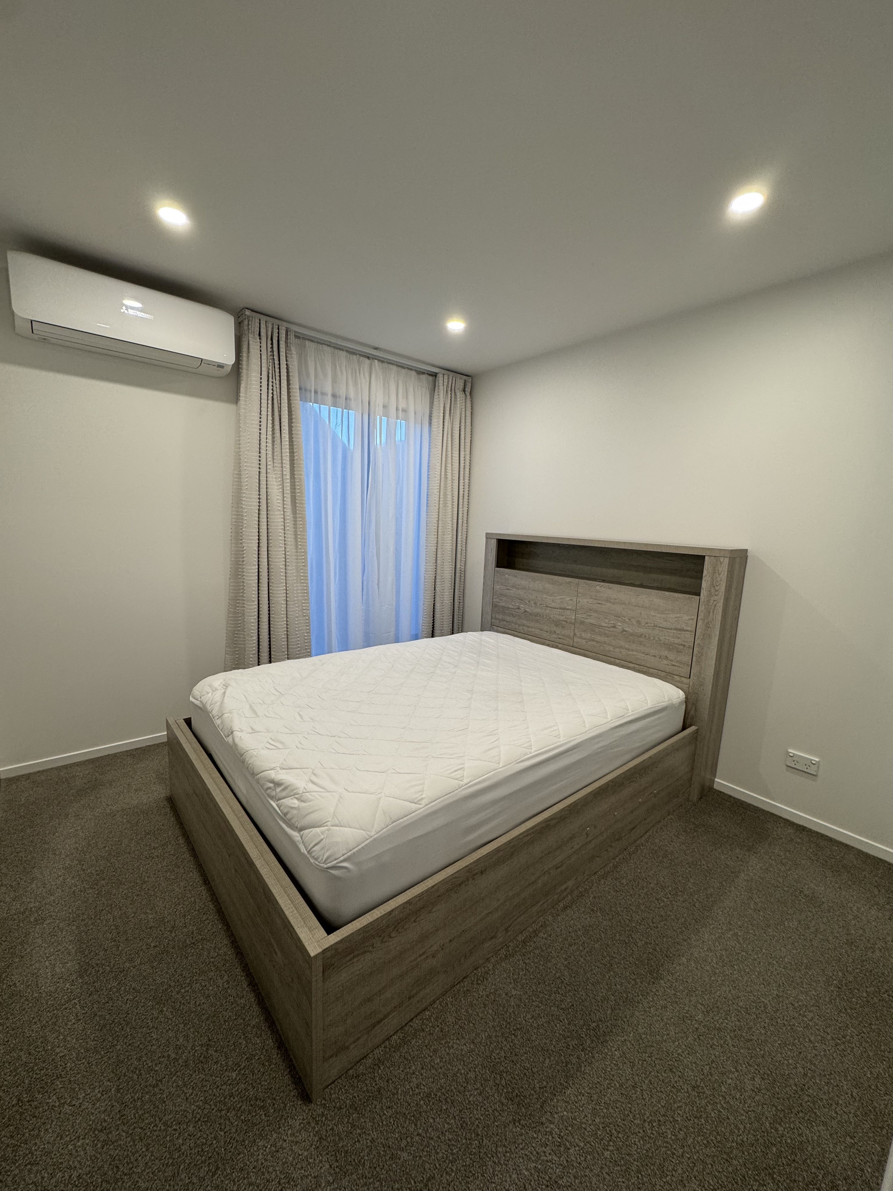 Semi-Furnished 2 bed 2 bath ensuite with parking