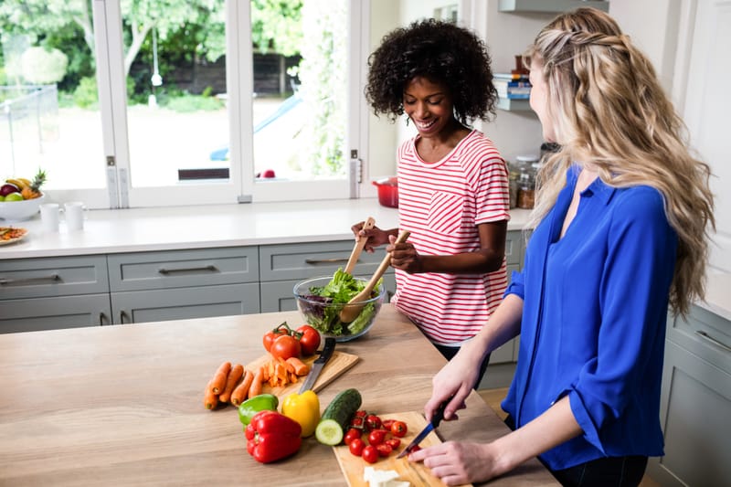10 Real-Life Habits That Helped Me Stick to Healthy Eating (Without Quitting by Friday)