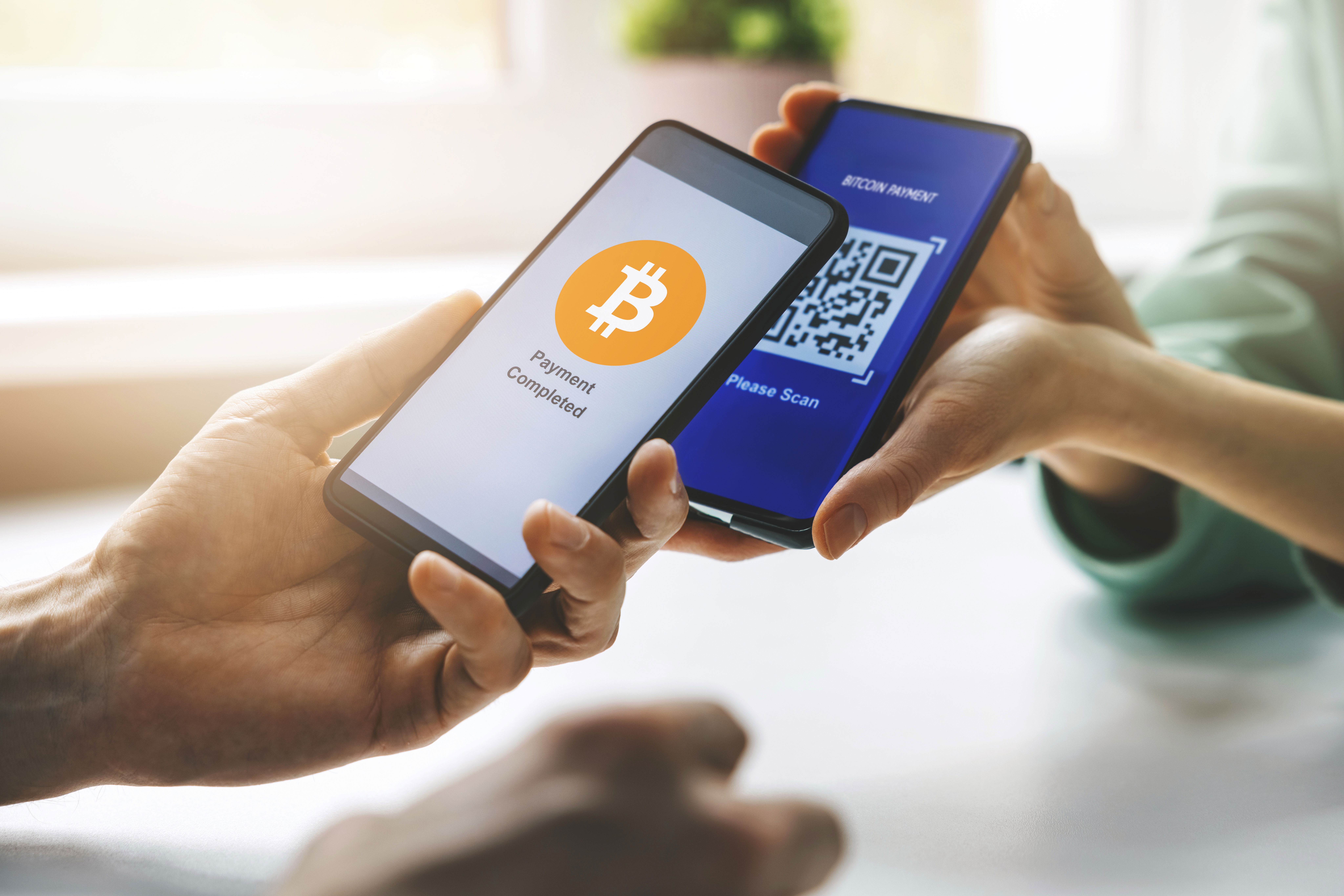 Illustrasjon av hvordan du kjøper kryptovaluta med kort på mobilen