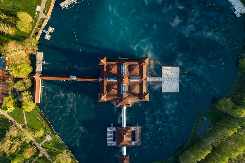 Hévíz ősszel és télen: A termálvíz gyógyító ereje