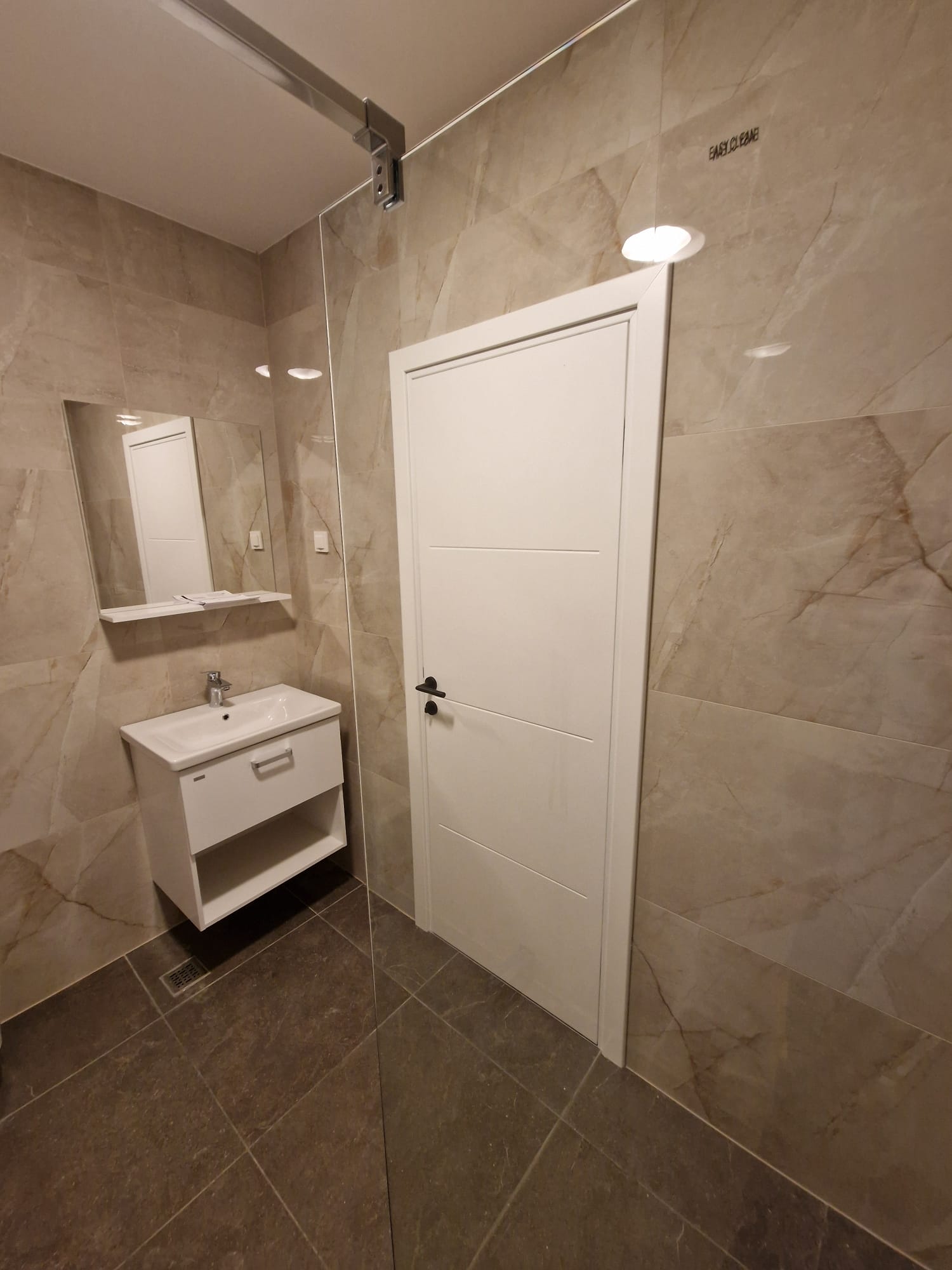 LAKIRANA VRATA-UFREZI