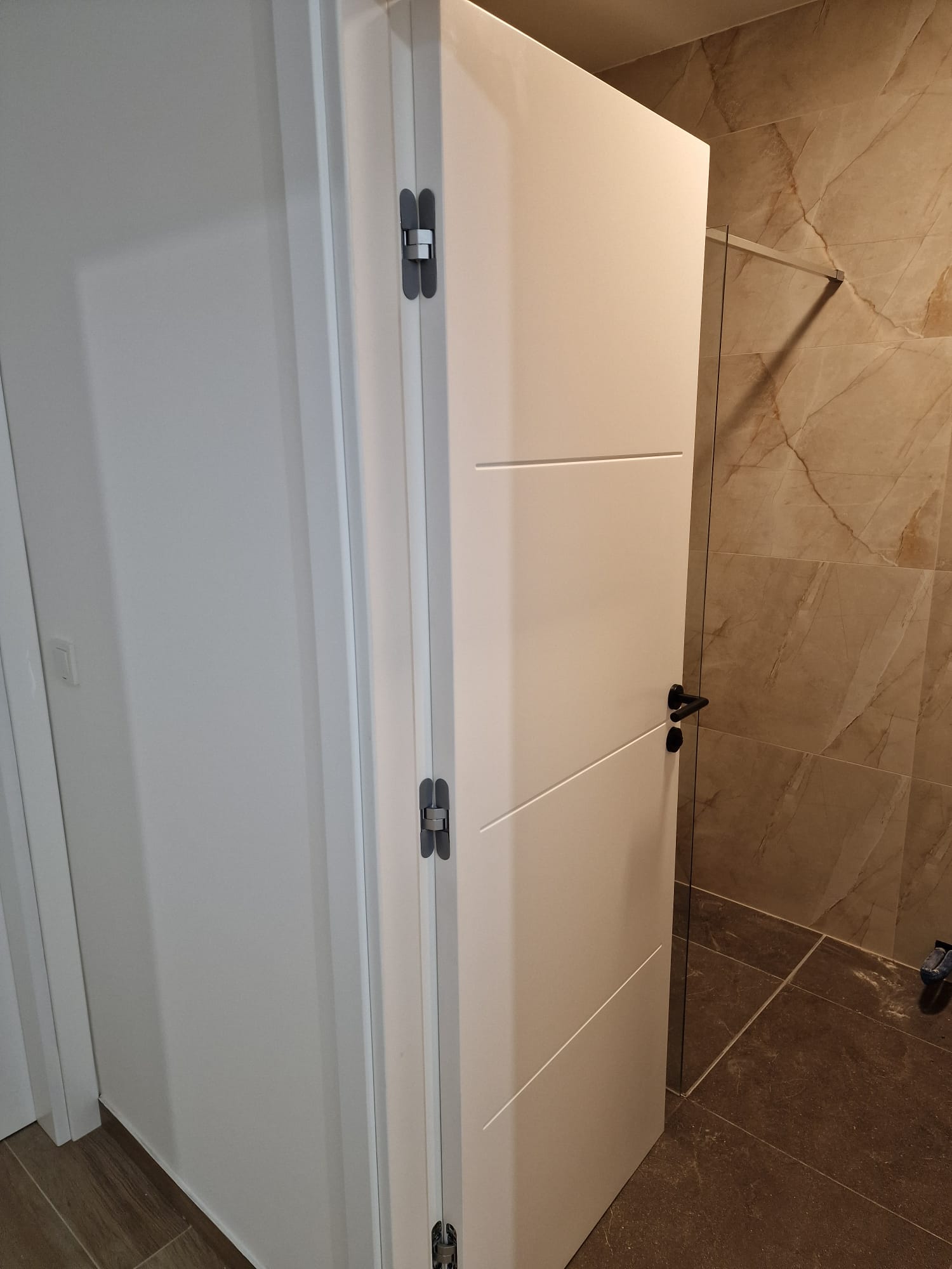 LAKIRANA VRATA-UFREZI-SKRIVENI PANTI