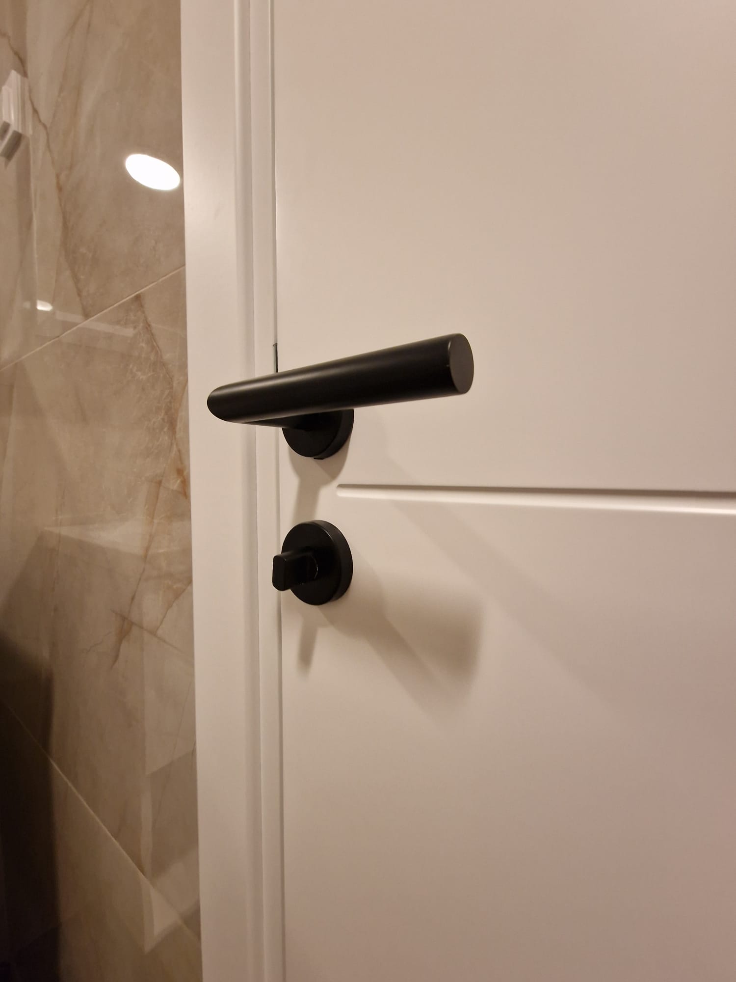 LAKIRANA VRATA-UFREZI-WC BRAVA