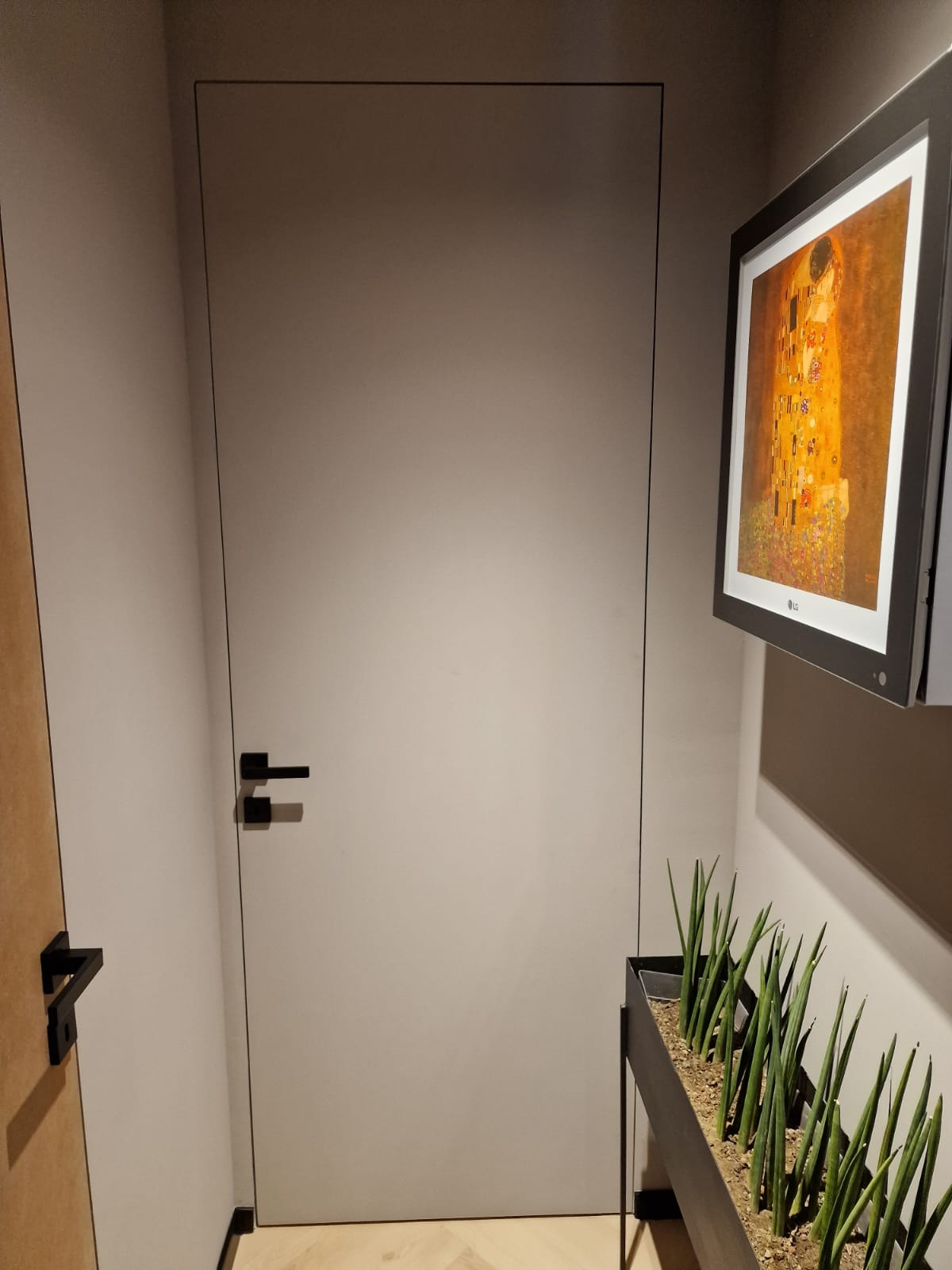 SKRIVENI DOVRATNIK, SKRIVENI PANTI