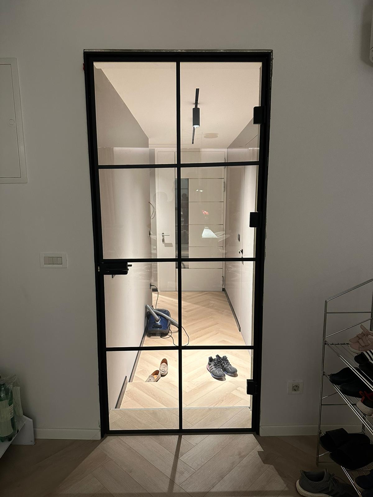 ALUMINIJSKI OKVIR SA STAKLOM