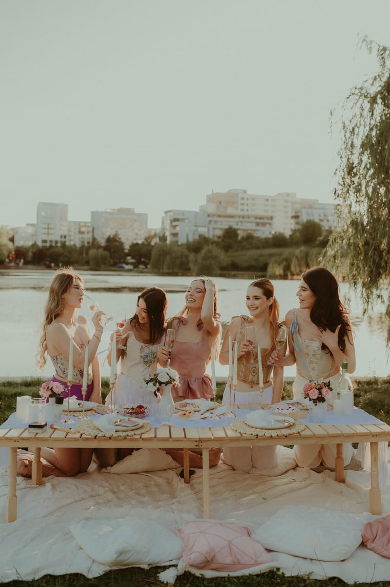 DE CE PICNICURI? image