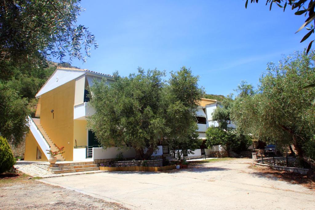 NICKOLAS APPARTAMENTI - AGIOS NIKITAS