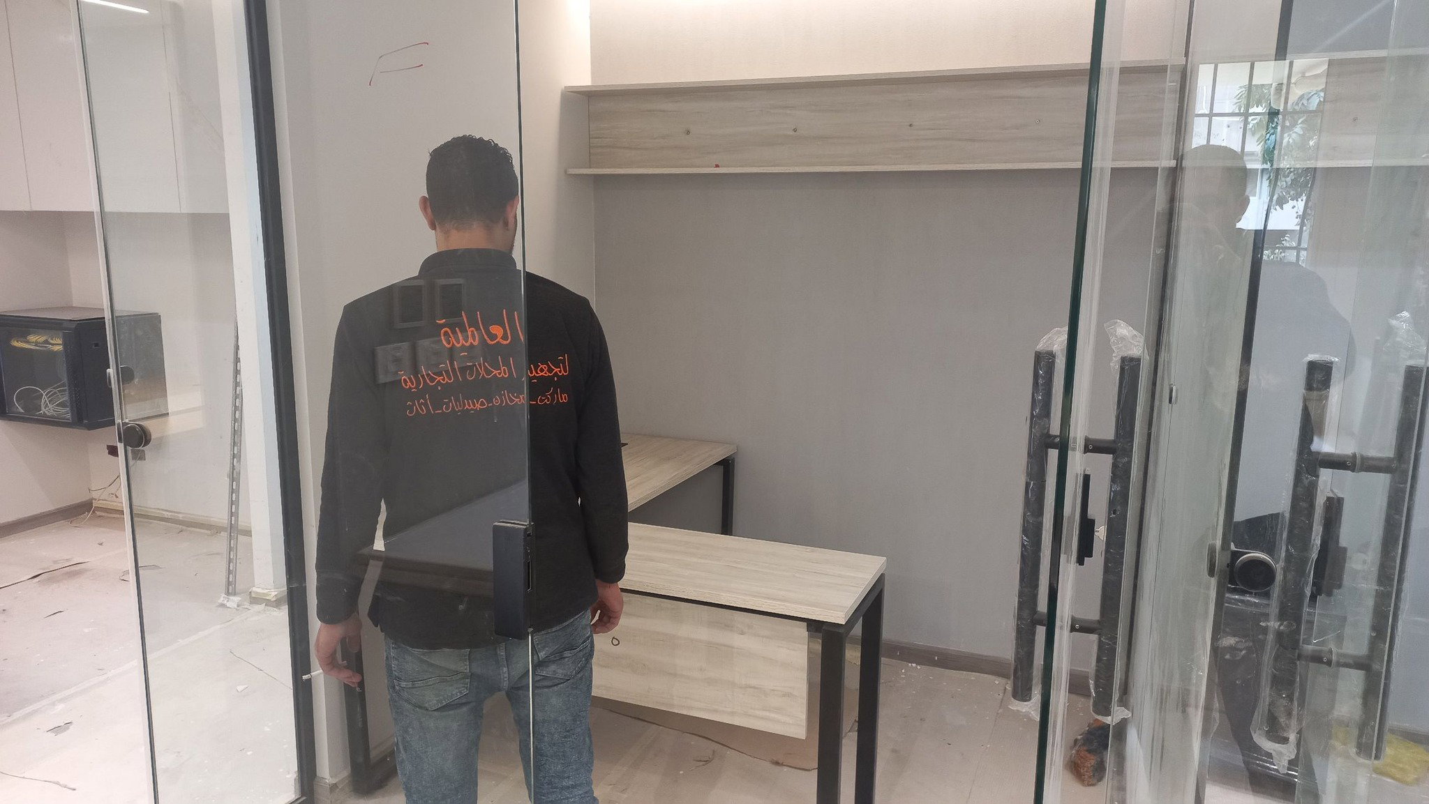 بعض الصور من اعمالنا { أثاث مكتبي }