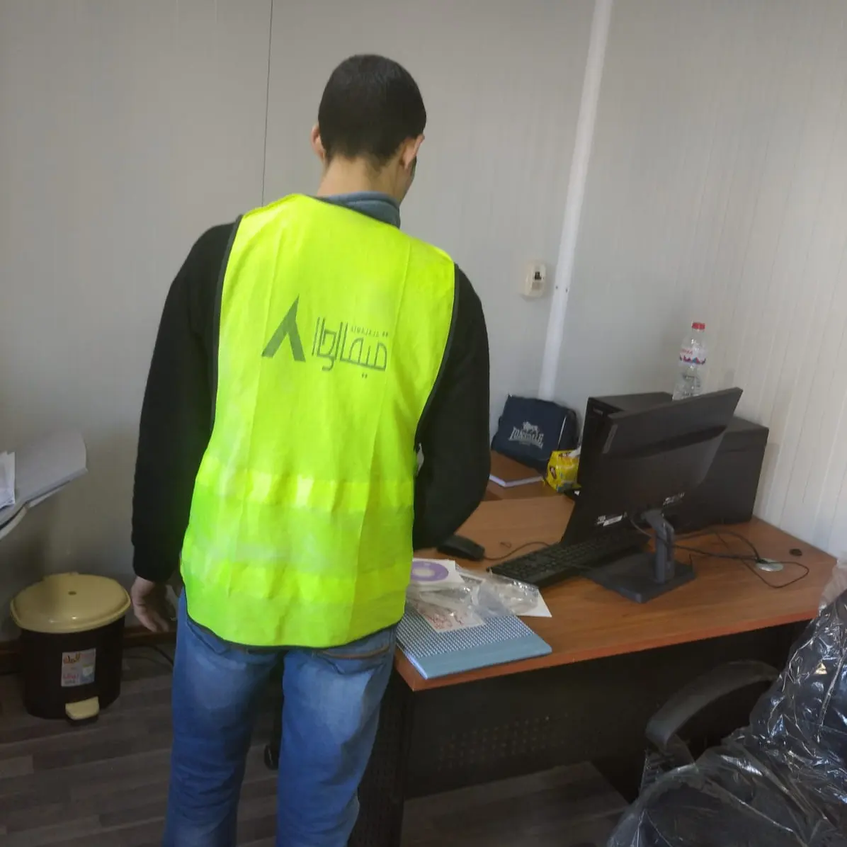 بعض الصور من اعمالنا { أثاث مكتبي }