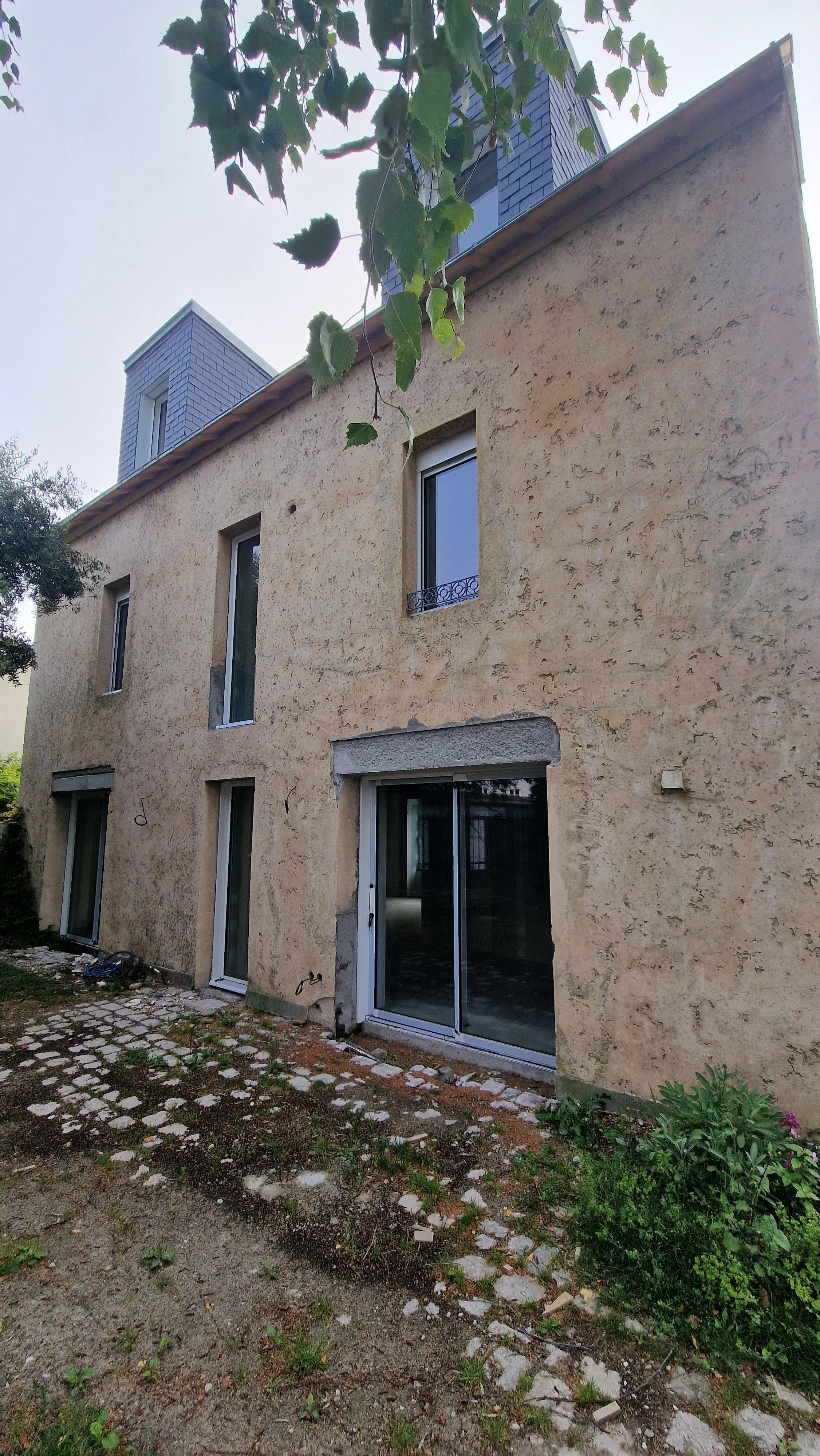 PIERRE VUE ET TUFFEAU