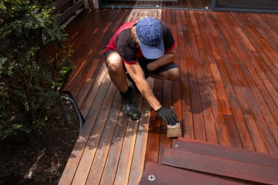 10. Conseils essentiels pour entretenir votre terrasse en bois
