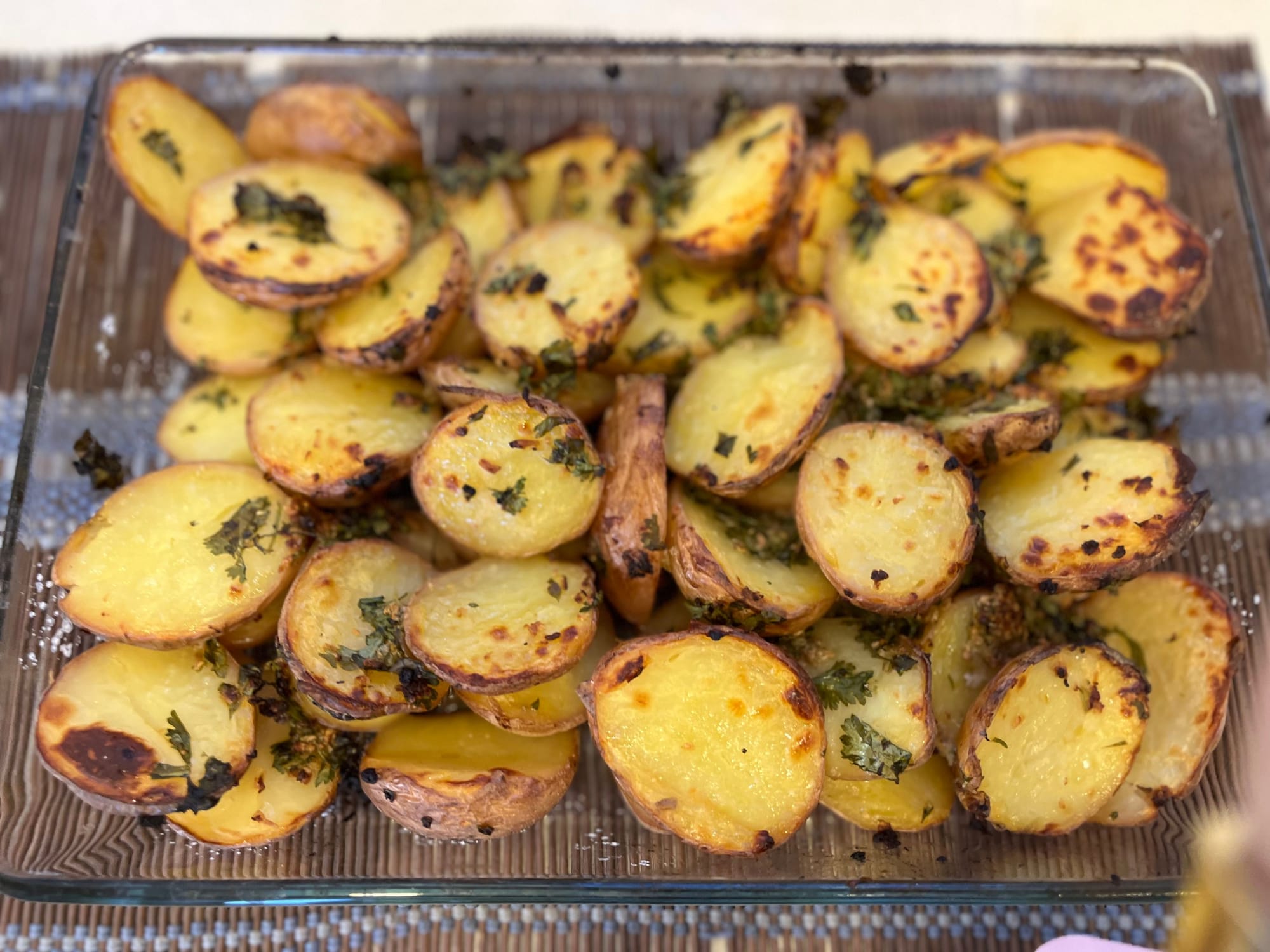 תפוחי אדמה בשום ועשבי תיבול