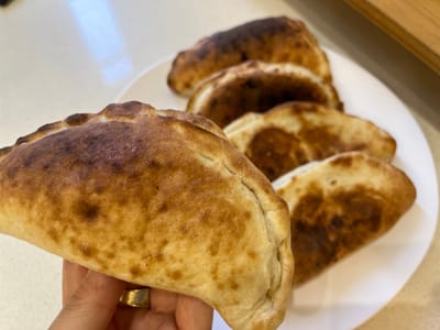 קאדה ( פיתה עם גבינות)