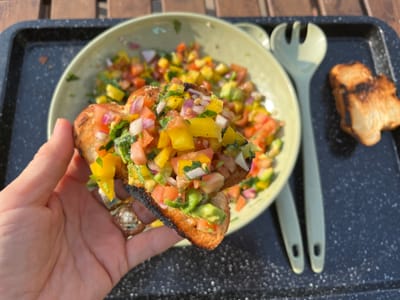 סלט אבוקדו משודרג