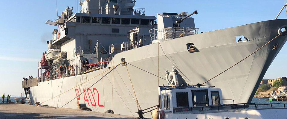 Migranti, golpe giudiziario: bloccati i trasferimenti in Albania. Meloni: “Assurdo, toghe e sinistra unite”