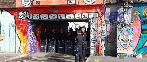 SGOMBERO LEONCAVALLO. INVECE DI TIFARE, USATE IL CERVELLO