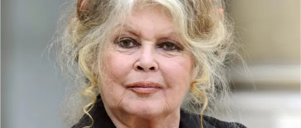 ANCHE A NOI PIACCIONO LE BIONDE. MA NON LE CONFONDIAMO CON LE SANTE