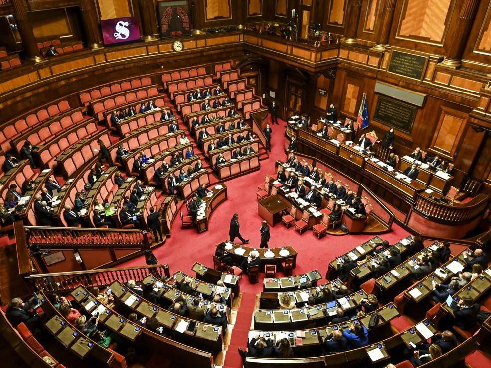 DEMOCRAZIA PARLAMENTARE. UN SISTEMA IMPERFETTO CHE INGANNA L’ ELETTORE MEDIO
