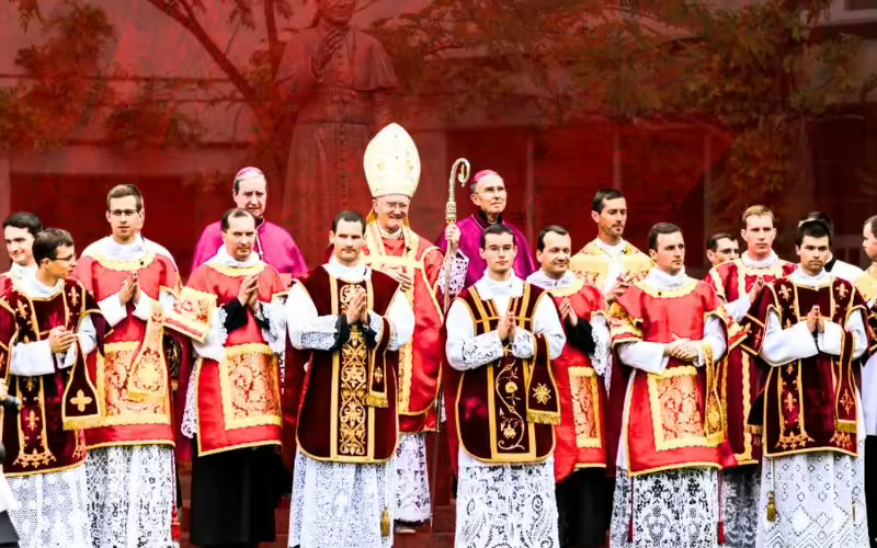 Custodire il fuoco sacro: considerazioni sulle consacrazioni della Fraternità San Pio