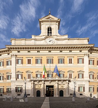 Il cittadino è stato ridotto a "utile stupido"