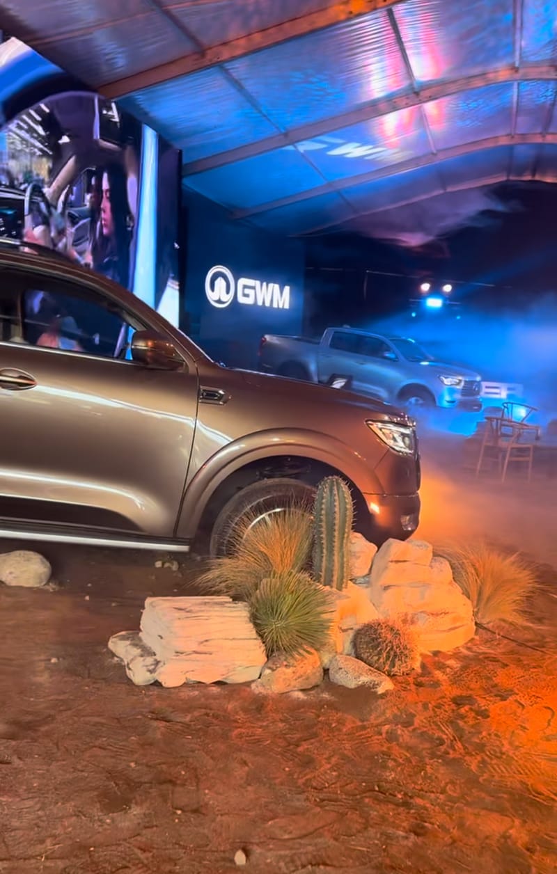 MOVEMOS Y PREPARAMOS VEHICULOS PARA EXHIBICIONES, PRESENTACIONES O EVENTOS ESPECIALES