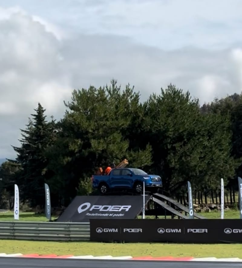 MOVEMOS Y PREPARAMOS VEHICULOS PARA EXHIBICIONES, PRESENTACIONES O EVENTOS ESPECIALES