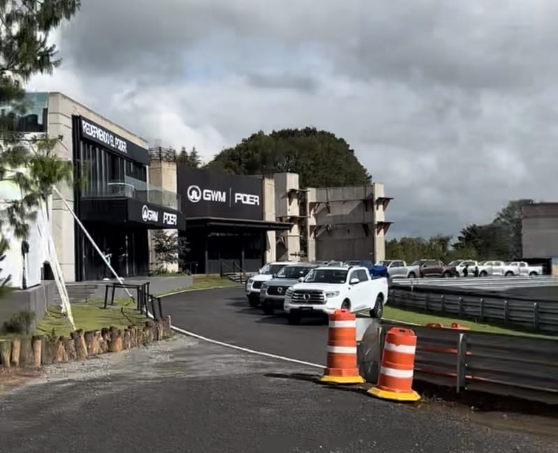 MOVEMOS Y PREPARAMOS VEHICULOS PARA EXHIBICIONES, PRESENTACIONES O EVENTOS ESPECIALES