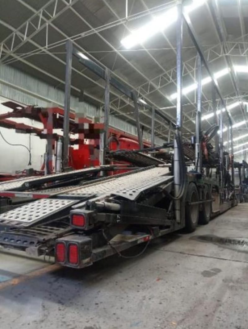 VOLVO 2014 CON SEMIREMOLQUE DE 3 VEHICULOS