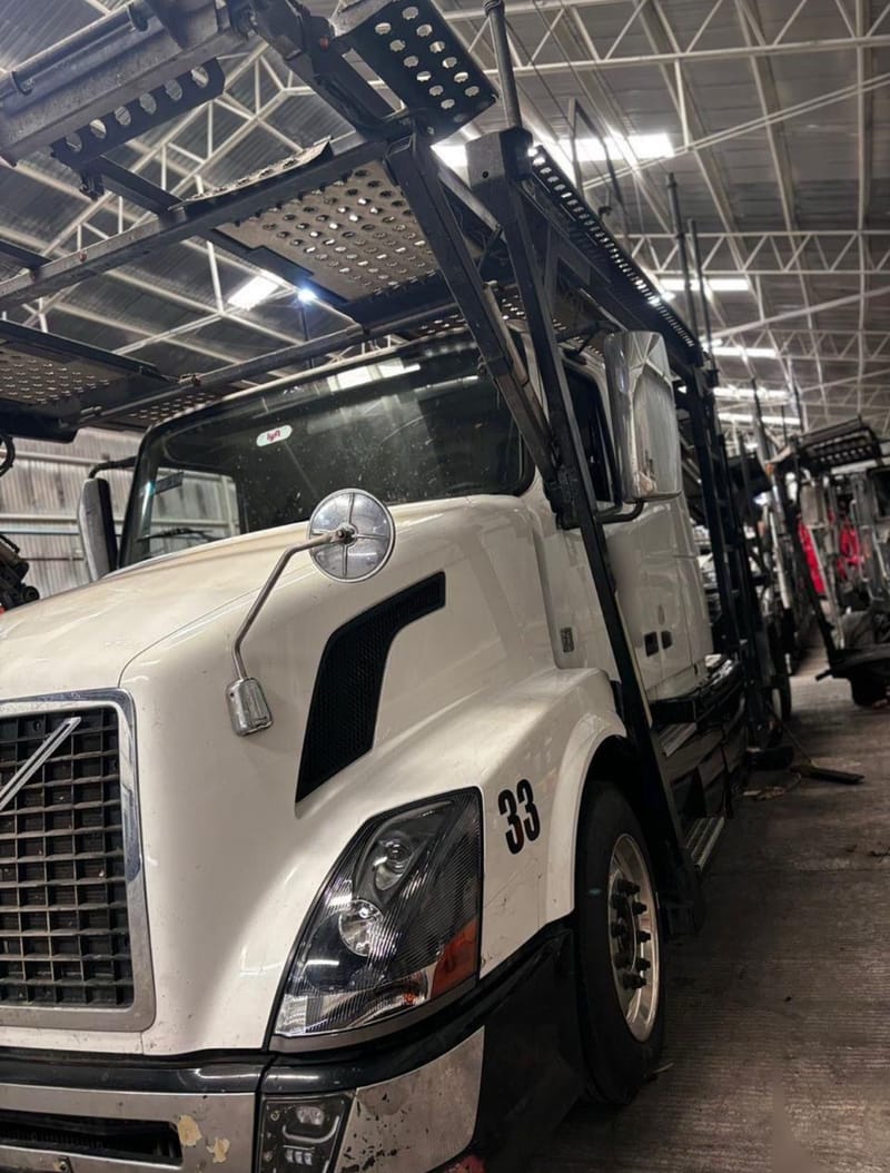 VOLVO 2014 CON SEMIREMOLQUE DE 3 VEHICULOS