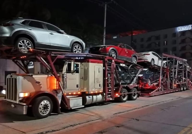 PETERBILT 2015 CON SEMIREMOLQUE DE 3 VEHICULOS