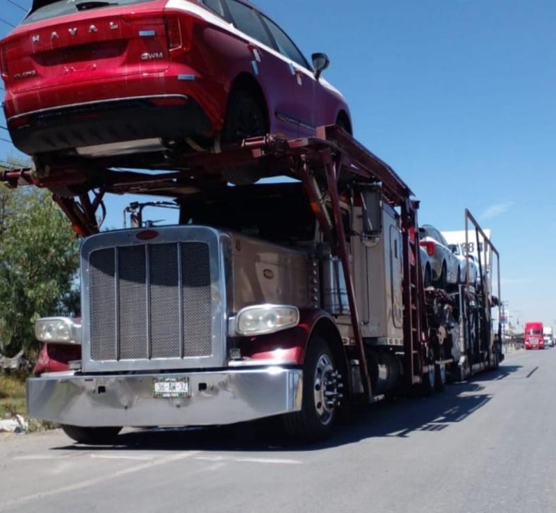 PETERBILT 2015 CON SEMIREMOLQUE DE 3 VEHICULOS