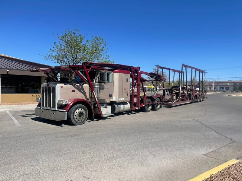 PETERBILT 2015 CON SEMIREMOLQUE DE 3 VEHICULOS