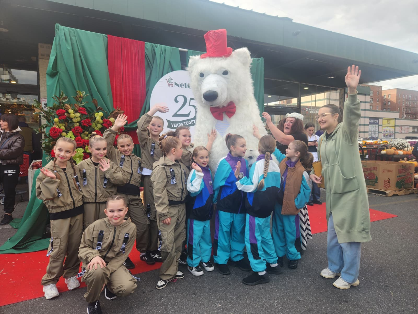 On October 25, 2025, the Aelita Club lit up Brooklyn’s celebration of the 25th anniversary of NETCOST Market!