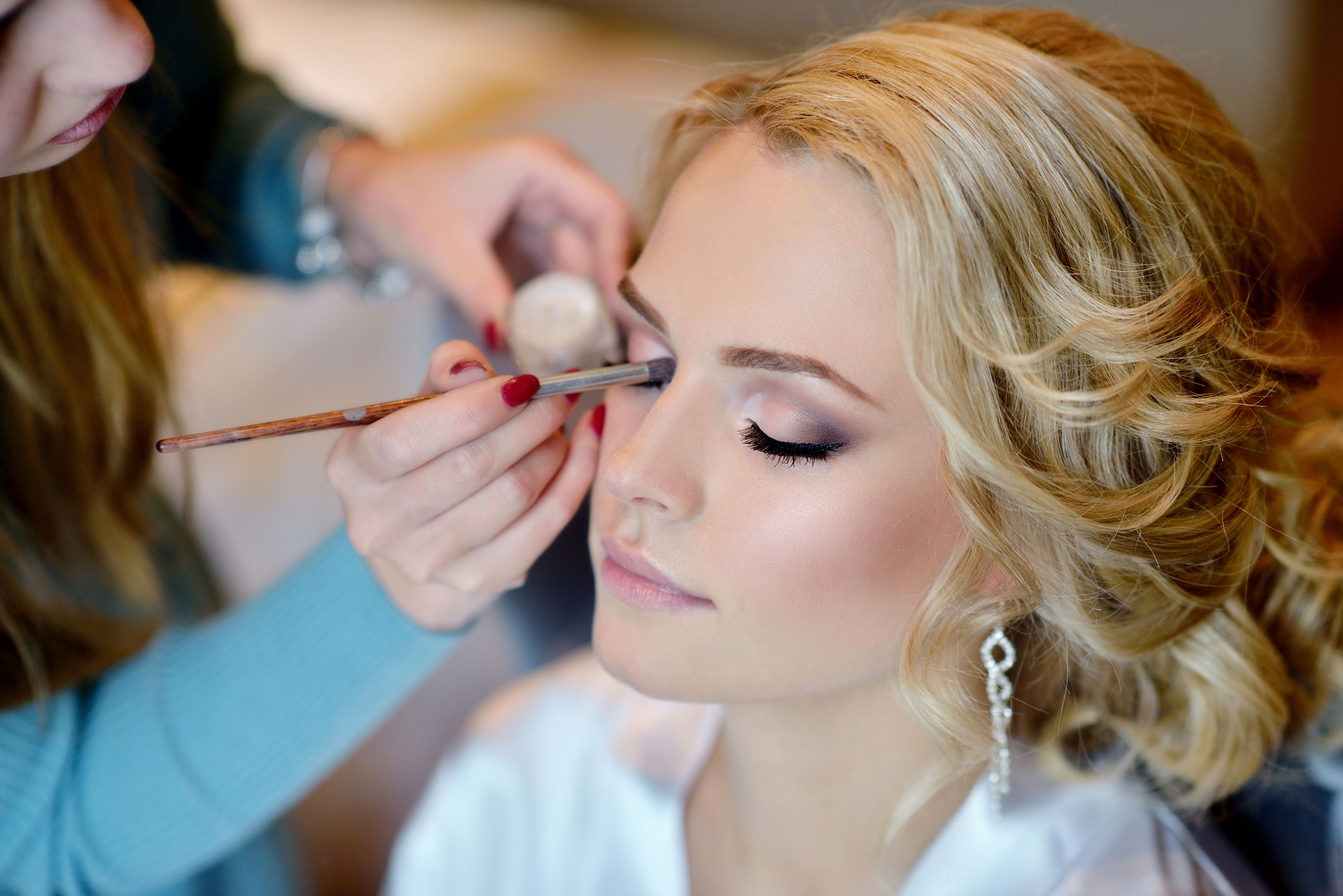 hair and makeup artist touching up bride prior to walk down the aisle near Winder, GA in Barrow County, Georgia