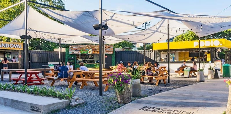 Smart Plaza Patio Parque Patricios: Un espacio gastronómico con alta tecnología en Parque Patricios