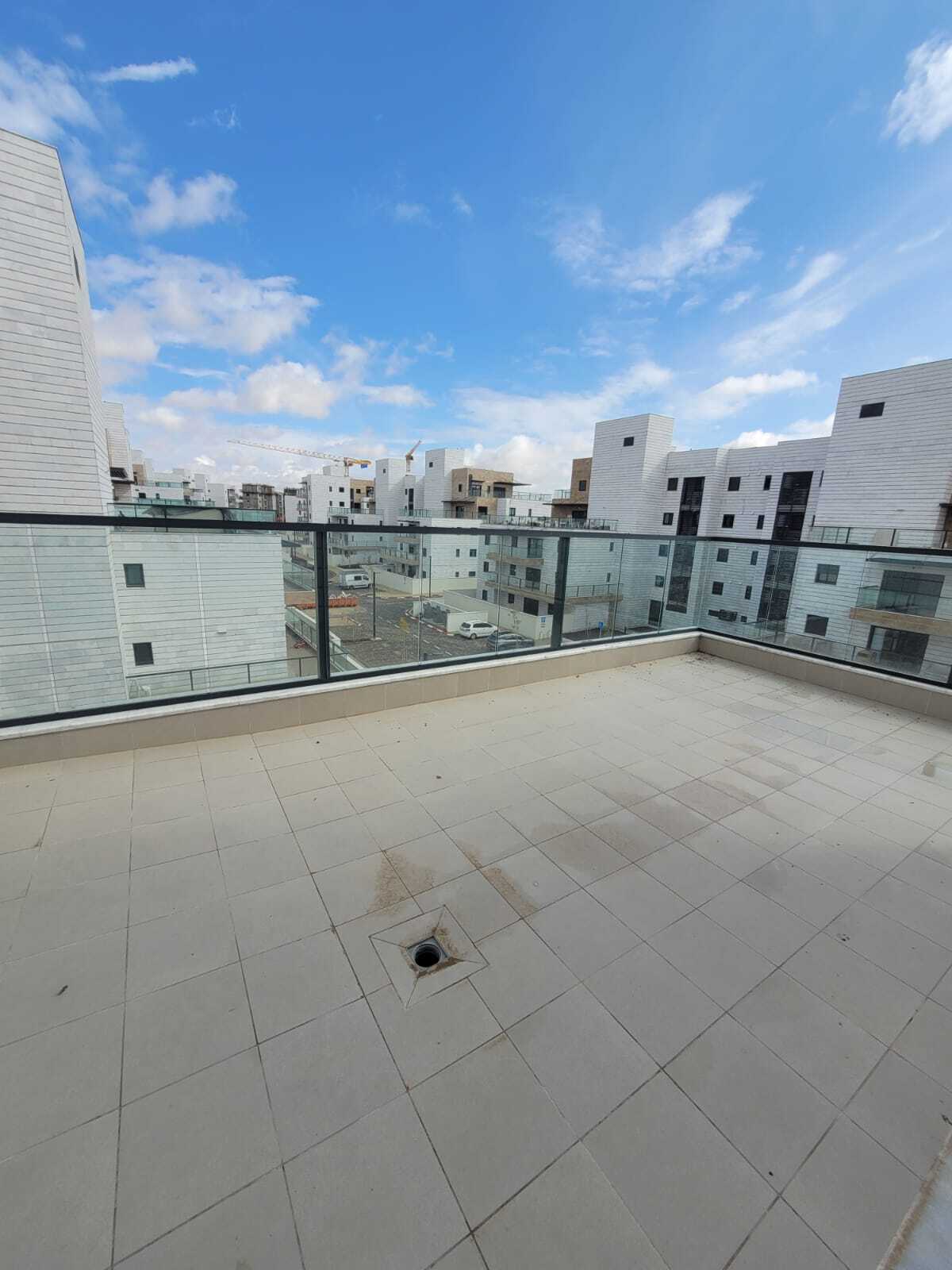 מיני פנטהאוז חדש בהזדמנות!