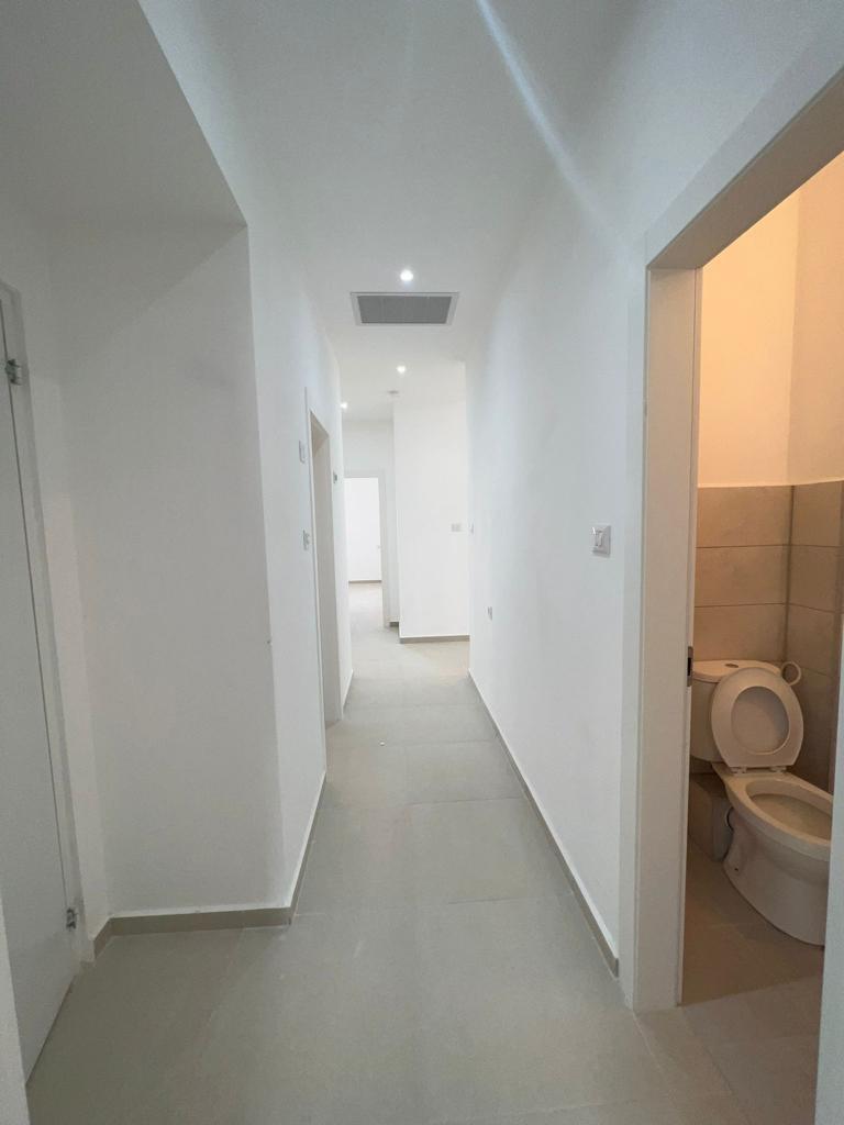 בשכונת הפארק - דירת גן 5 חד' עם גינה ענקית