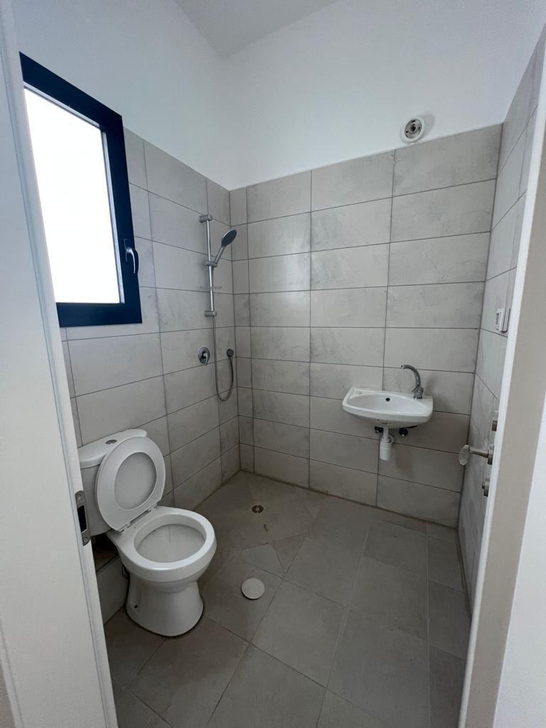 בשכונת הפארק - דירת גן 5 חד' עם גינה ענקית