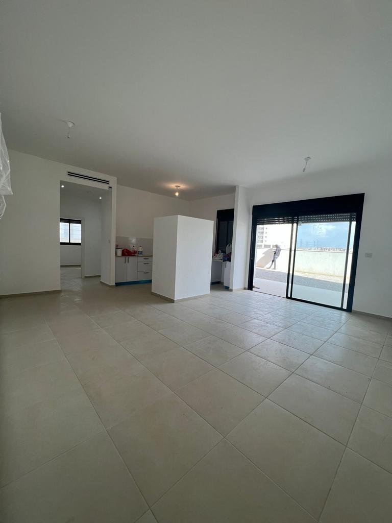 בשכונת הפארק - דירת גן 5 חד' עם גינה ענקית