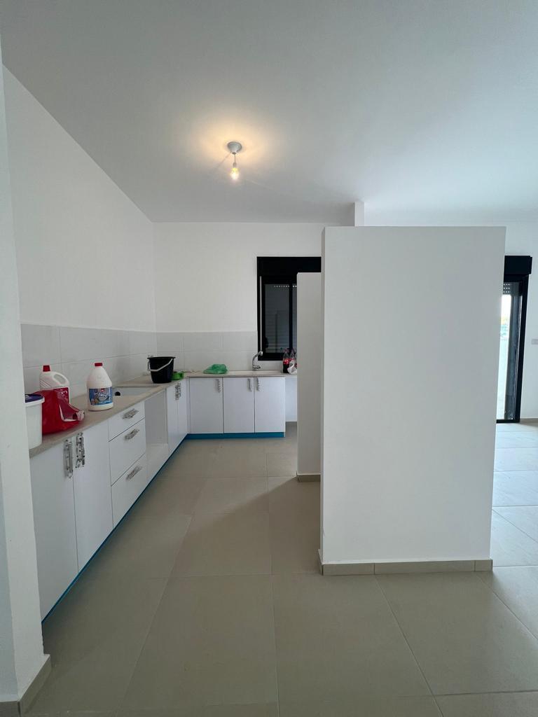 בשכונת הפארק - דירת גן 5 חד' עם גינה ענקית