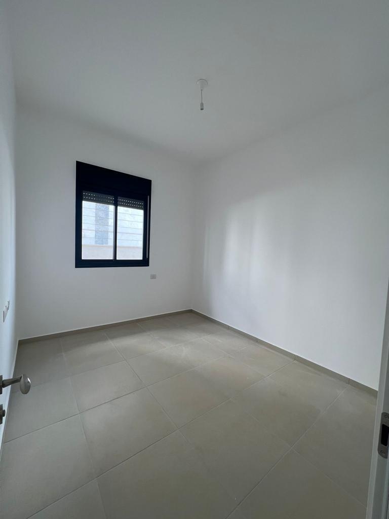 בשכונת הפארק - דירת גן 5 חד' עם גינה ענקית