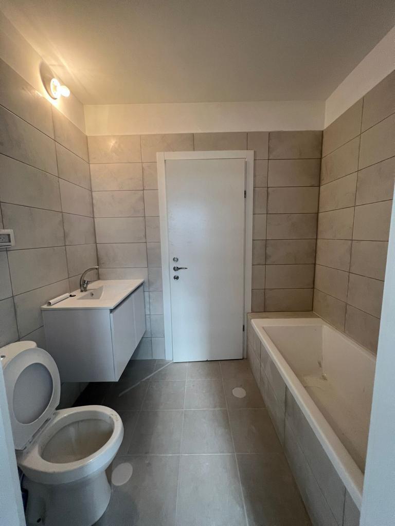 בשכונת הפארק - דירת גן 5 חד' עם גינה ענקית