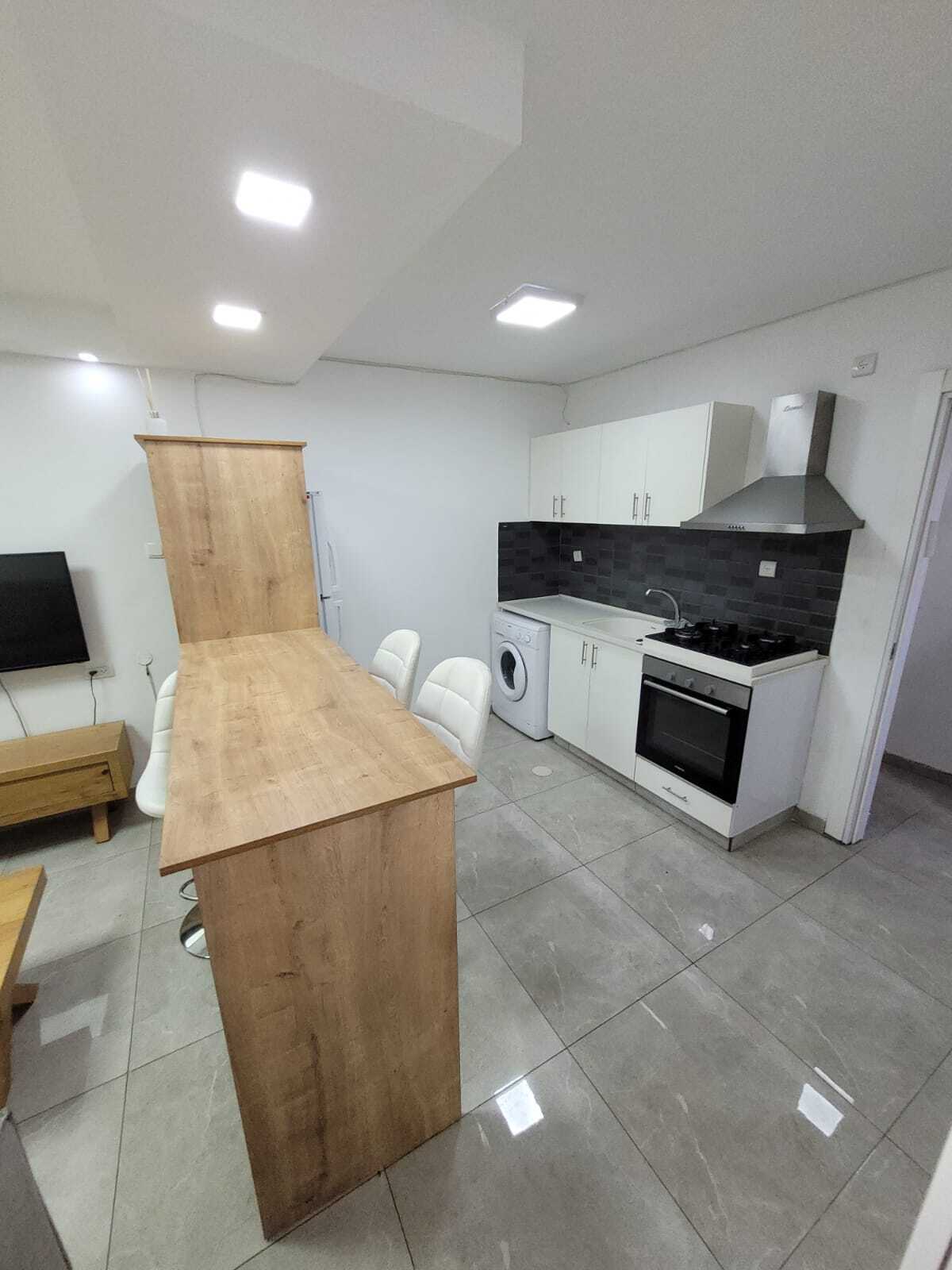 דירה מחולקת לשתי יח' דיור מדהימות! מחיר מציאה!