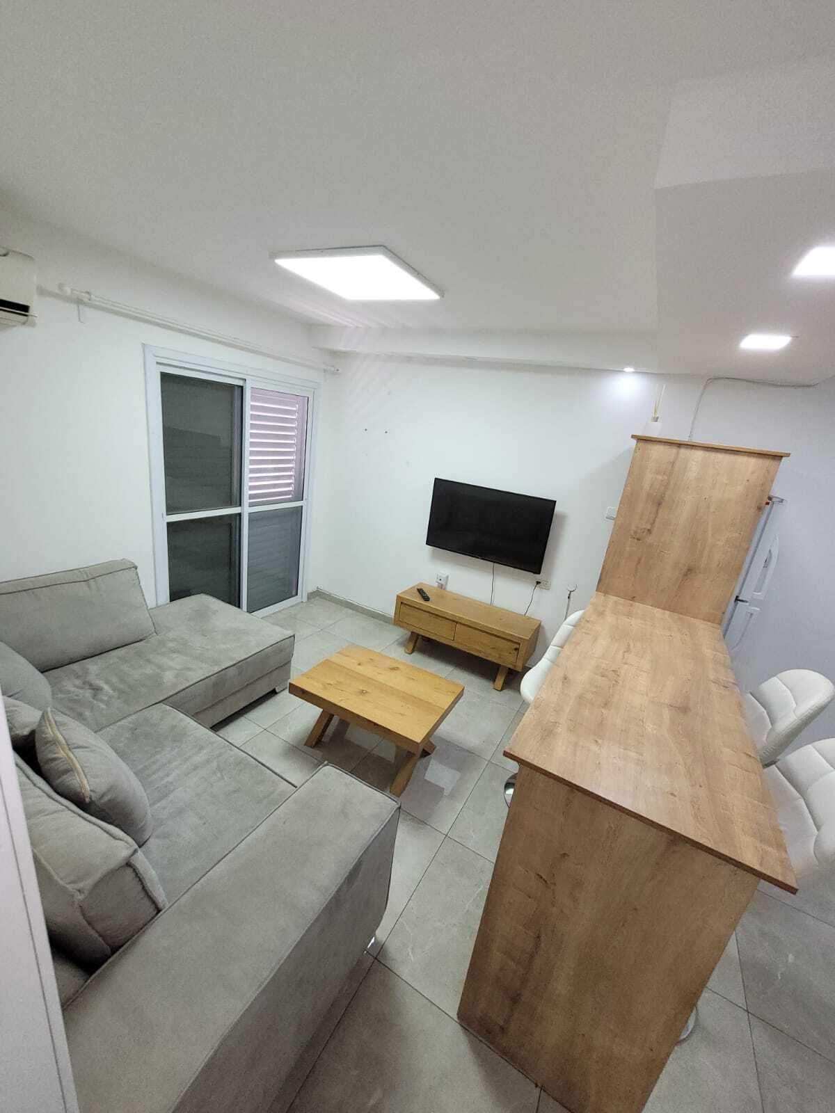 דירה מחולקת לשתי יח' דיור מדהימות! מחיר מציאה!