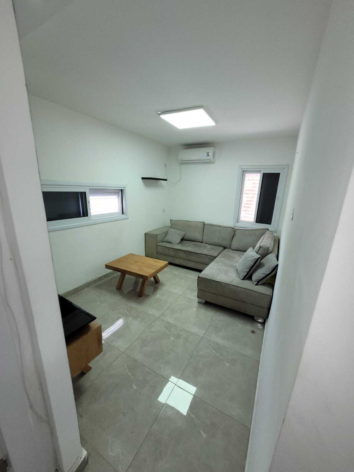 דירה מחולקת לשתי יח' דיור מדהימות! מחיר מציאה!