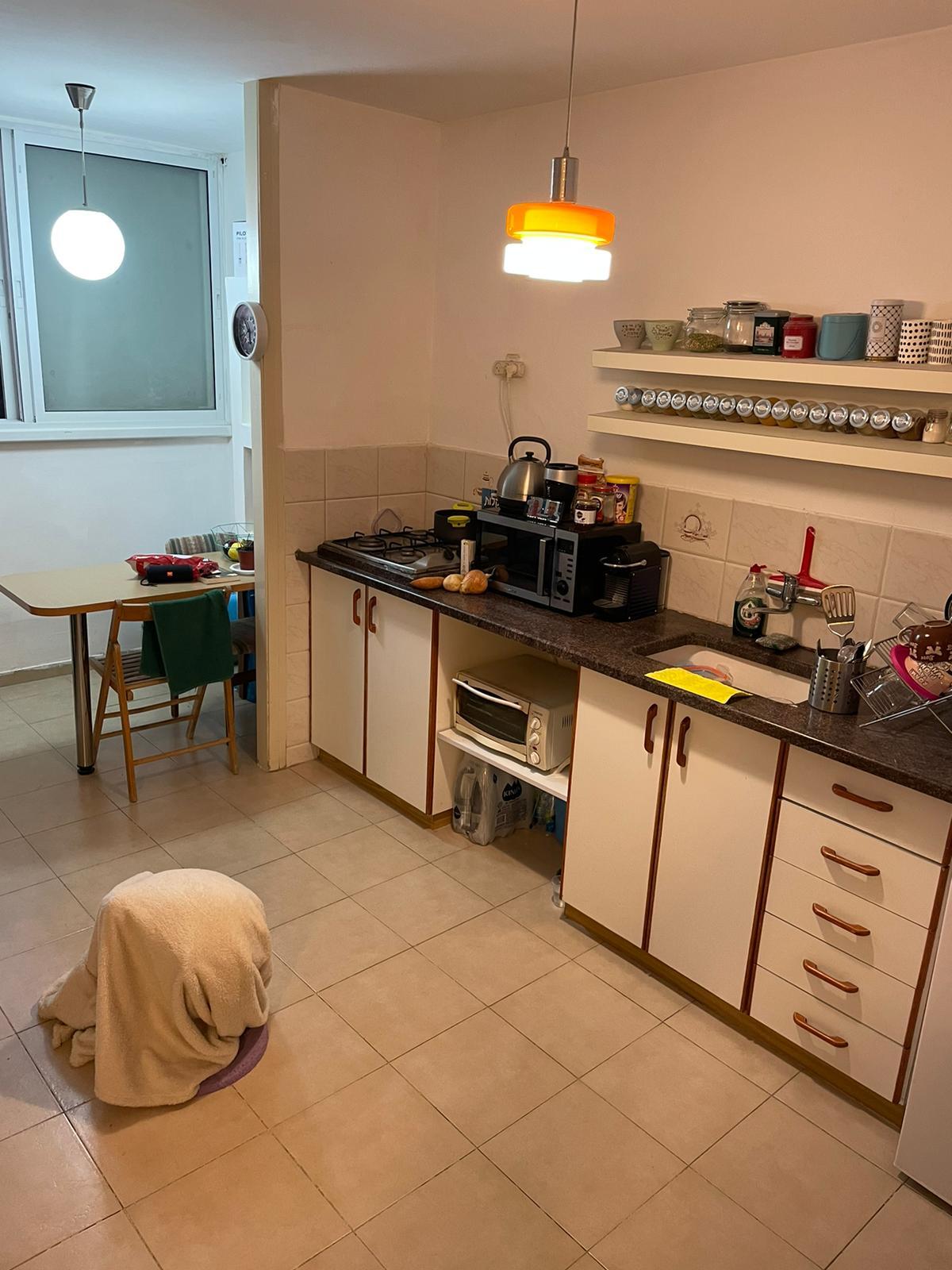 מחולקת לשתי יחידות דיור - מושכרת ב 4,600 ש"ח