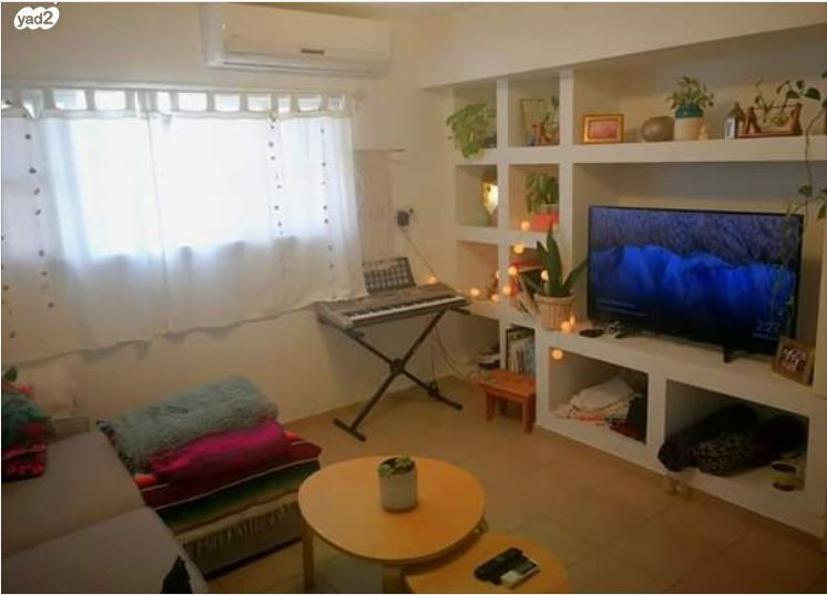 מחולקת לשתי יחידות דיור - מושכרת ב 4,600 ש"ח