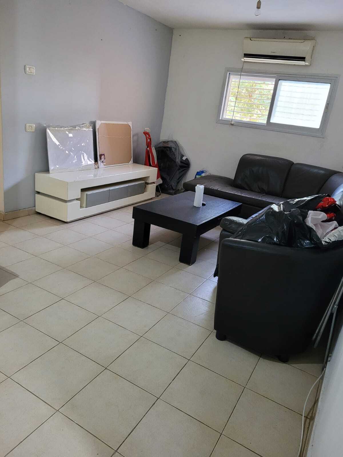 מחולקת ל 3 יחידות דיור - מושכרת ב 5,200 ש"ח