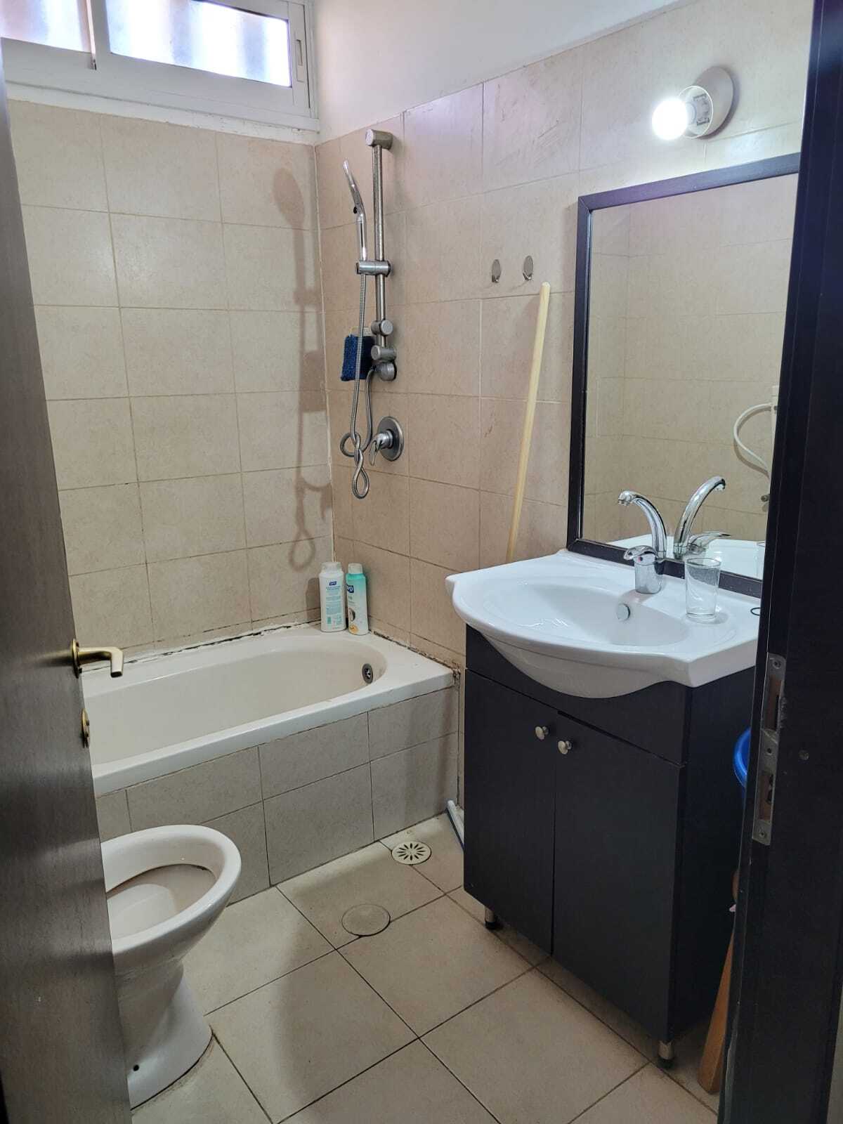 מחולקת ל 3 יחידות דיור - מושכרת ב 5,200 ש"ח